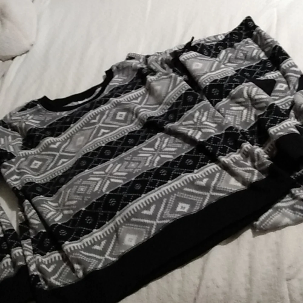 Girls Old Navy fleece jammies